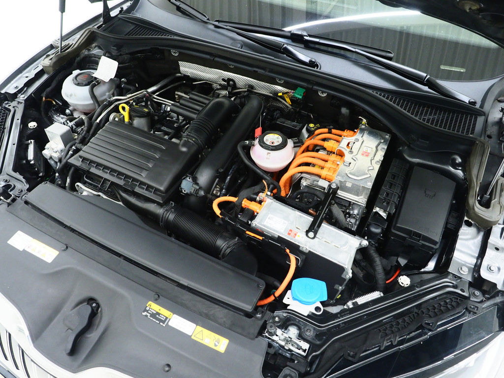 Škoda Superb Combi 1.4 TSI iV Laurin & Klement 6