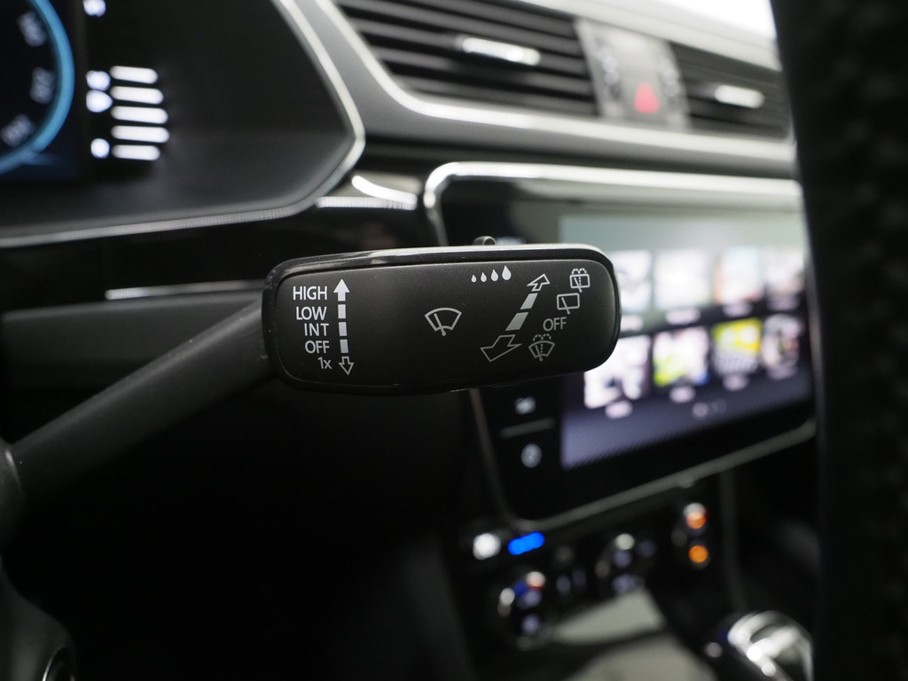 Škoda Superb Combi 1.4 TSI iV Laurin & Klement 72