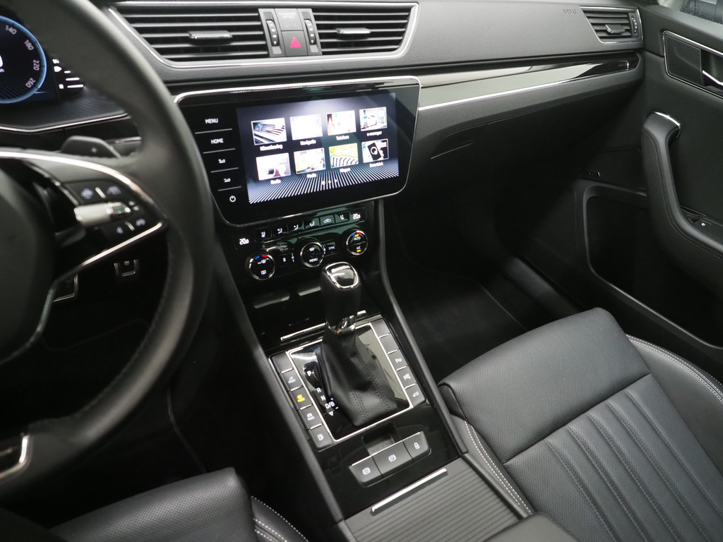 Škoda Superb Combi 1.4 TSI iV Laurin & Klement 83