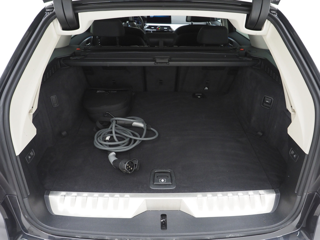 BMW 5 Serie Touring 530e 39