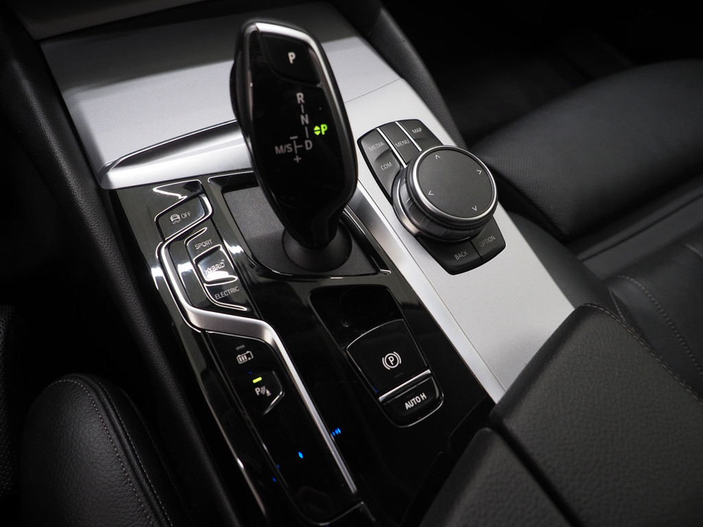 BMW 5 Serie Touring 530e 76
