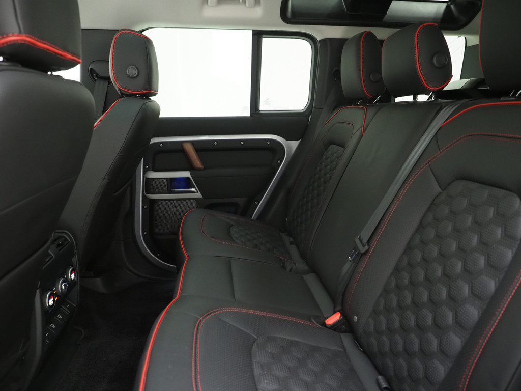 Land Rover Defender 110 2.0 P400e 110 38