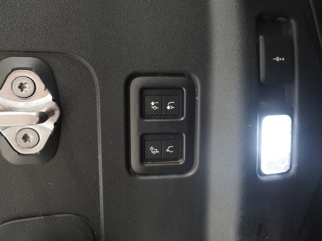 Land Rover Defender 110 2.0 P400e 110 84