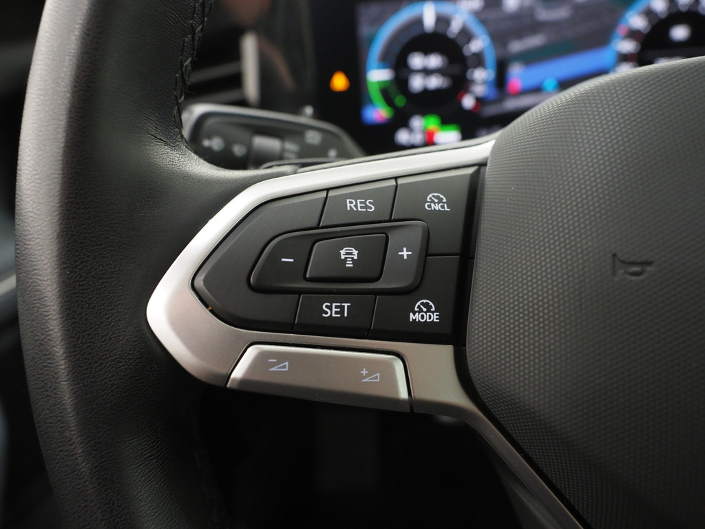 Volkswagen Passat Variant 1.5 eHybrid 204PK 64
