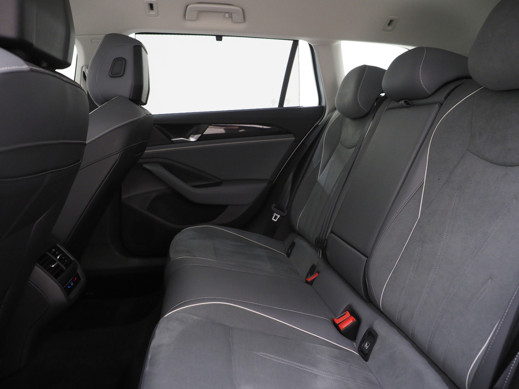 Volkswagen Passat Variant 1.5 eHybrid 204PK 81