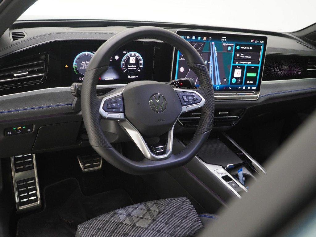 Volkswagen Passat Variant 1.5 eHybrid R-Line Edition 16