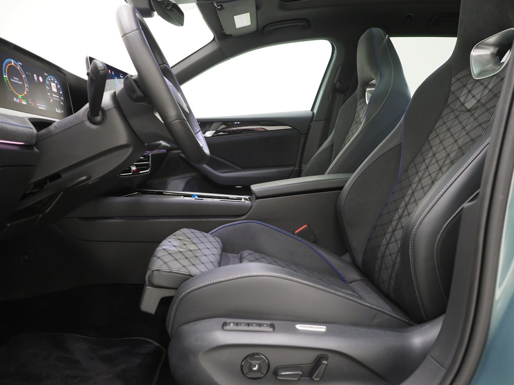 Volkswagen Passat Variant 1.5 eHybrid R-Line Edition 64