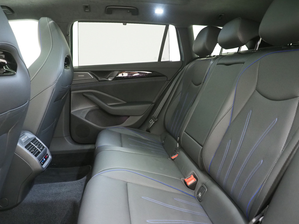 Volkswagen Passat Variant 1.5 eHybrid R-Line Edition 92