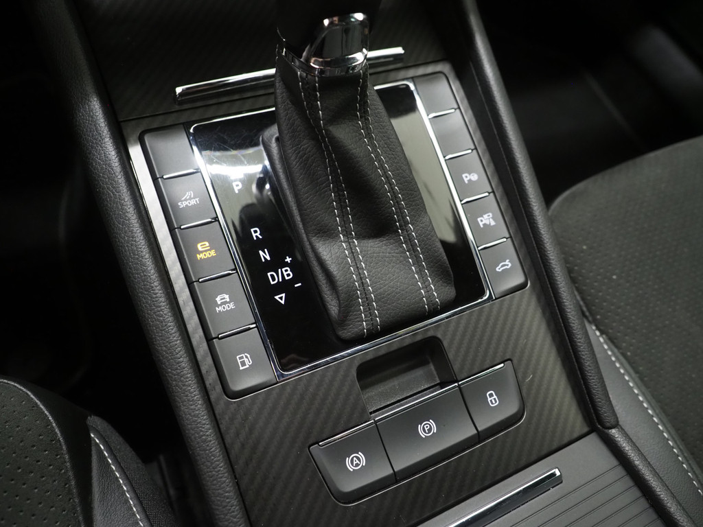 Škoda Superb Combi 1.4 TSI iV Sportline 35