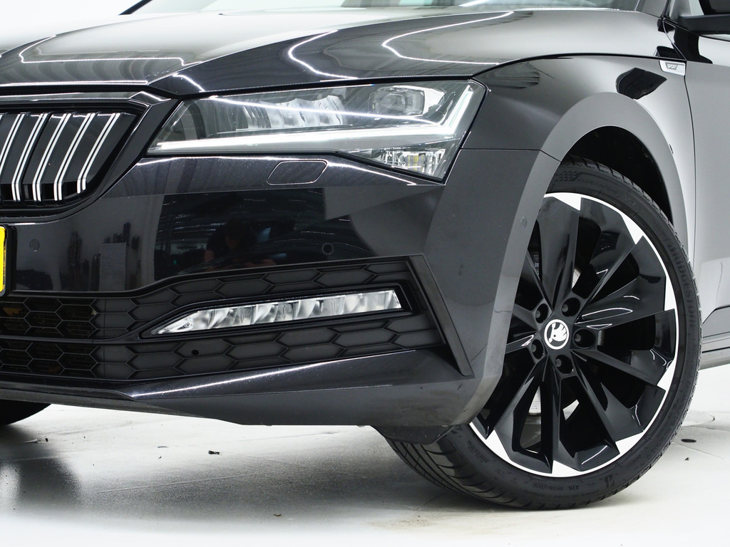 Škoda Superb Combi 1.4 TSI iV Sportline 48