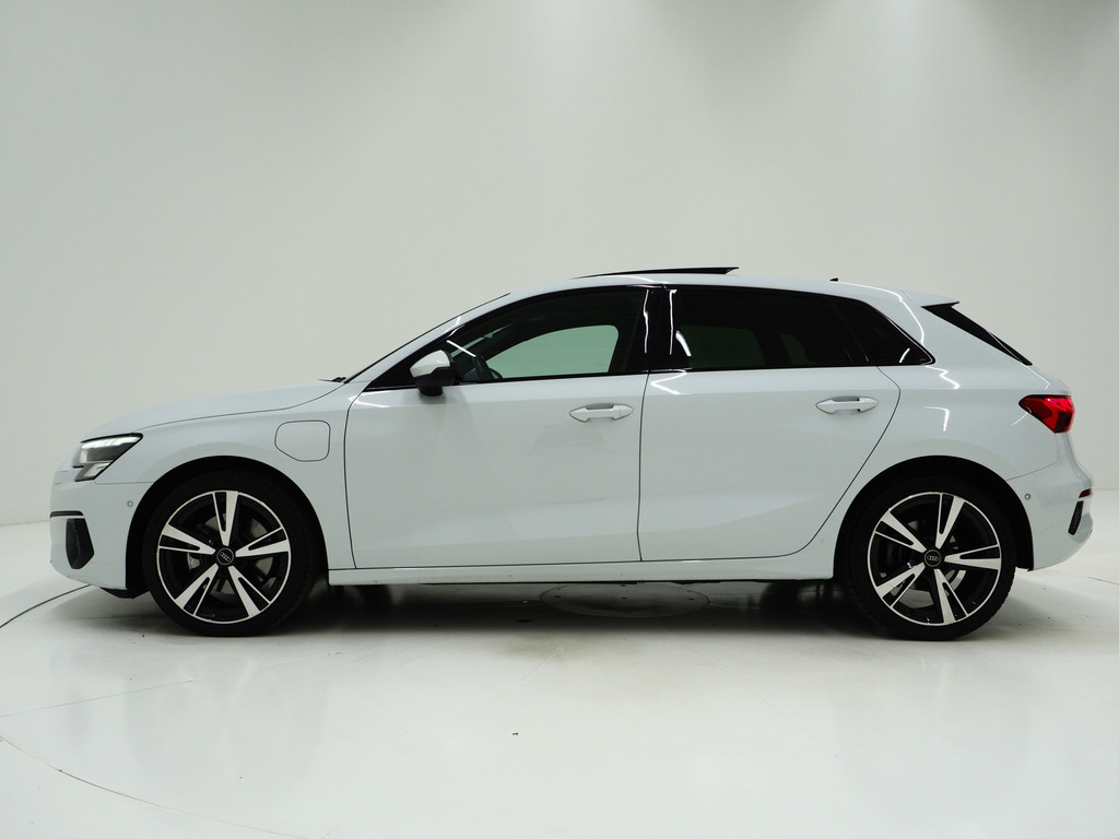 Audi A3 Sportback 40 TFSI e Full Black 204PK 1
