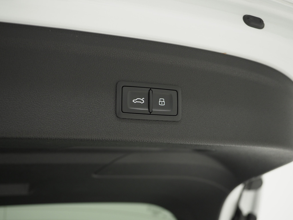 Audi A3 Sportback 40 TFSI e Full Black 204PK 77