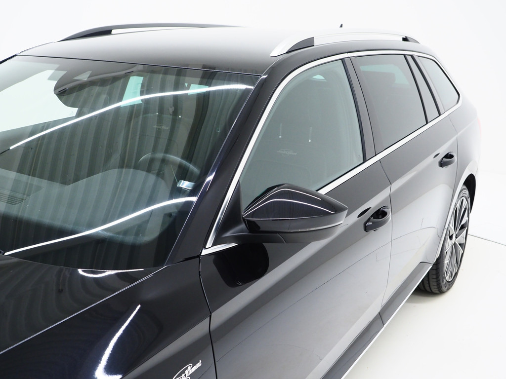 Škoda Superb Combi 1.4 TSI iV Laurin & Klement 12