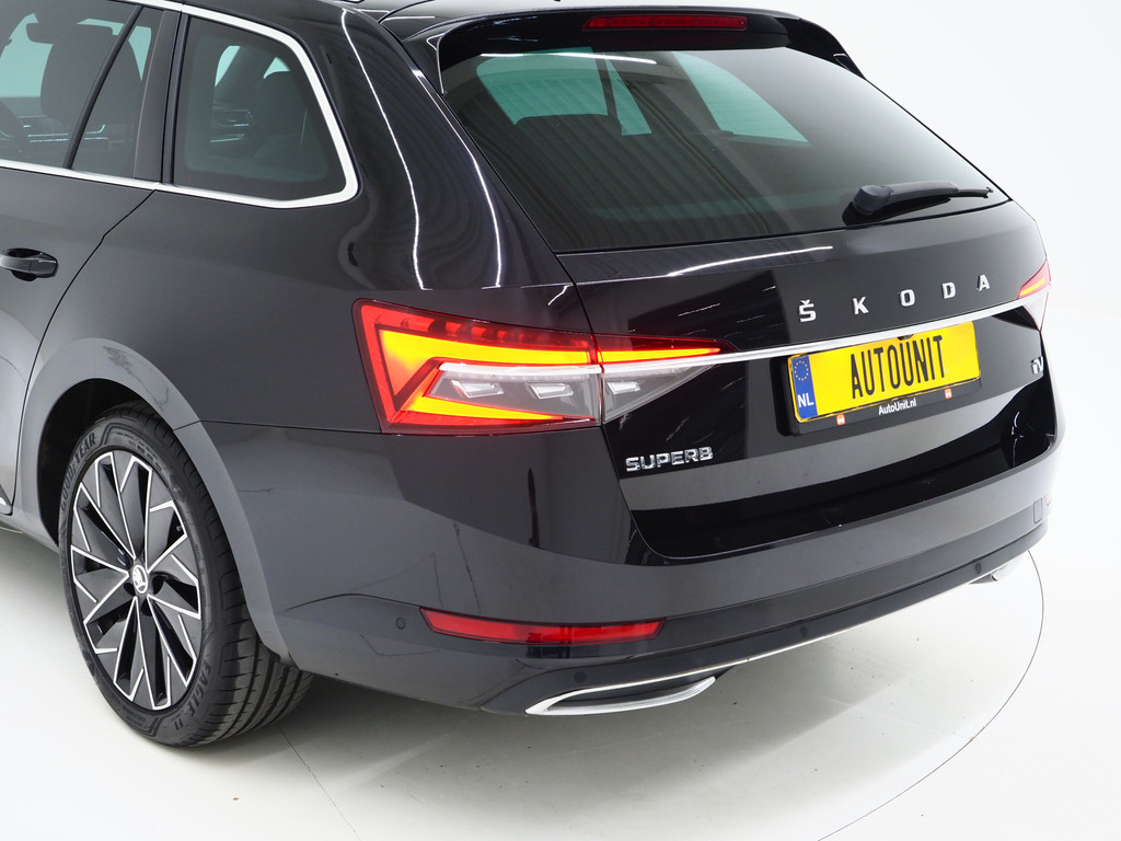 Škoda Superb Combi 1.4 TSI iV Laurin & Klement 13