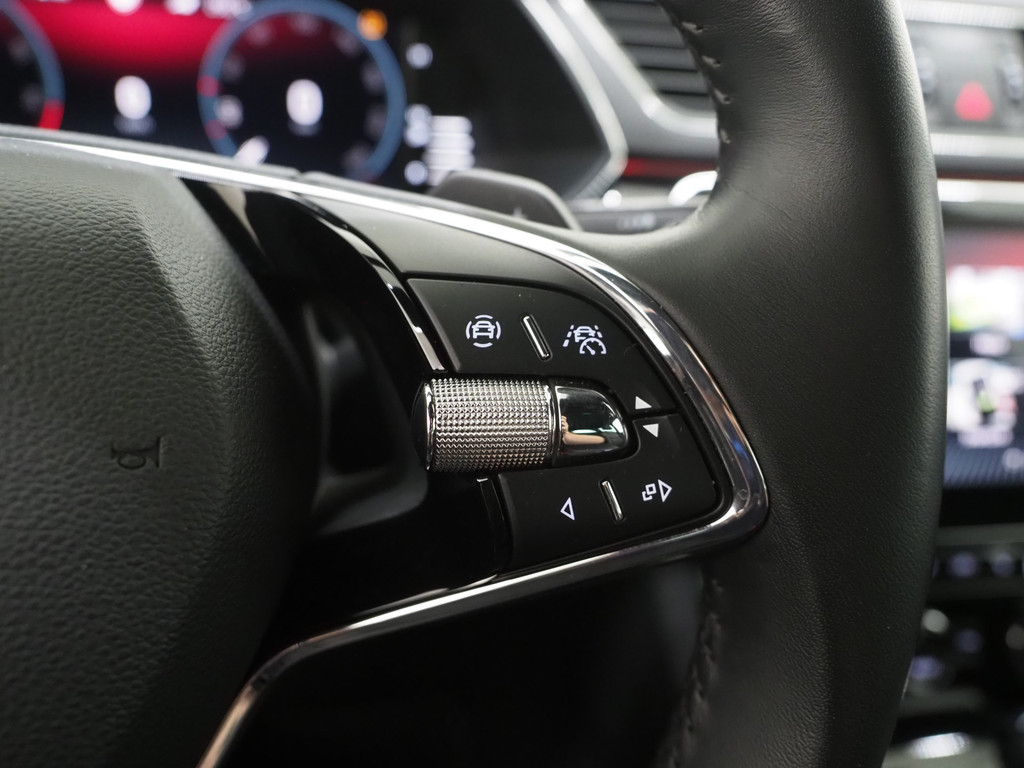 Škoda Superb Combi 1.4 TSI iV Laurin & Klement 26