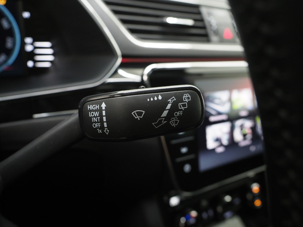 Škoda Superb Combi 1.4 TSI iV Laurin & Klement 27