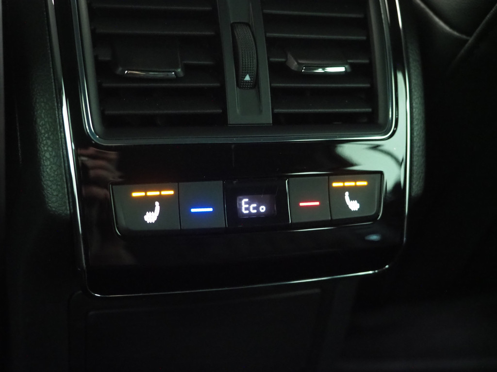 Škoda Superb Combi 1.4 TSI iV Laurin & Klement 38