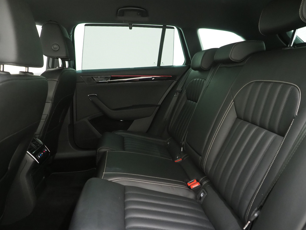 Škoda Superb Combi 1.4 TSI iV Laurin & Klement 40