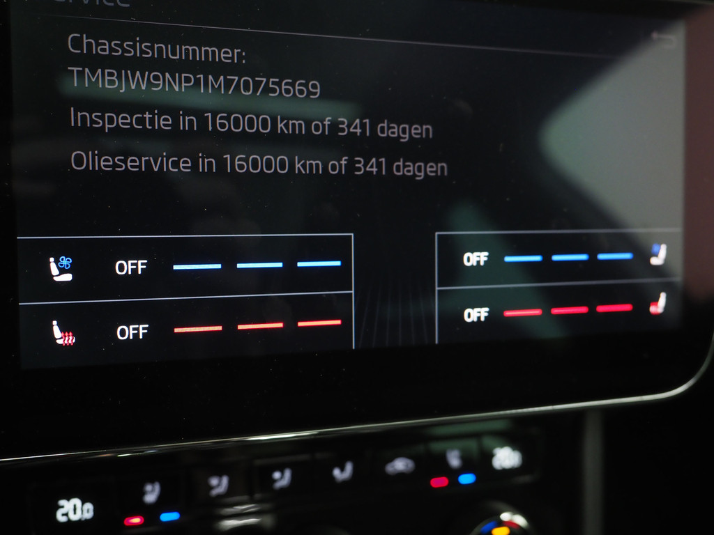 Škoda Superb Combi 1.4 TSI iV Laurin & Klement 33