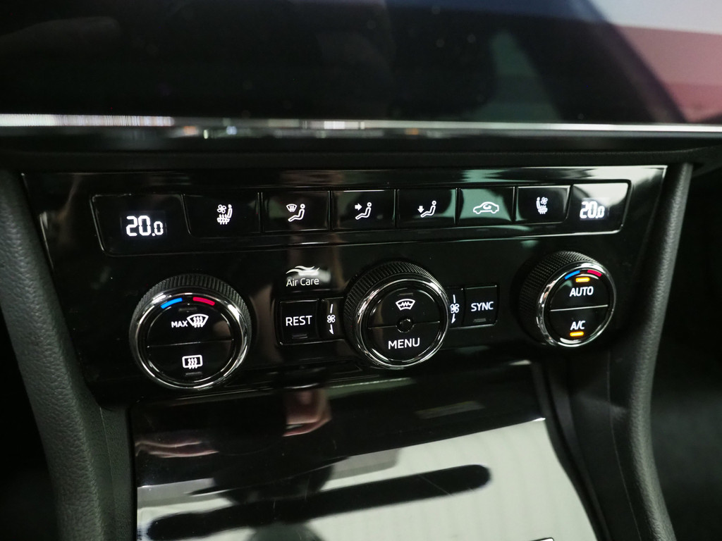 Škoda Superb Combi 1.4 TSI iV Laurin & Klement 35