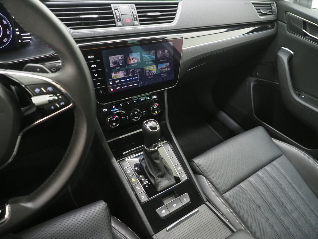 Škoda Superb Combi 1.4 TSI iV Laurin & Klement 37