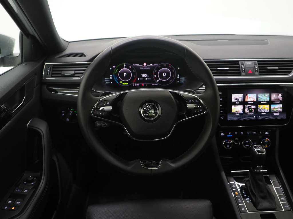 Škoda Superb Combi 1.4 TSI iV Laurin & Klement 39