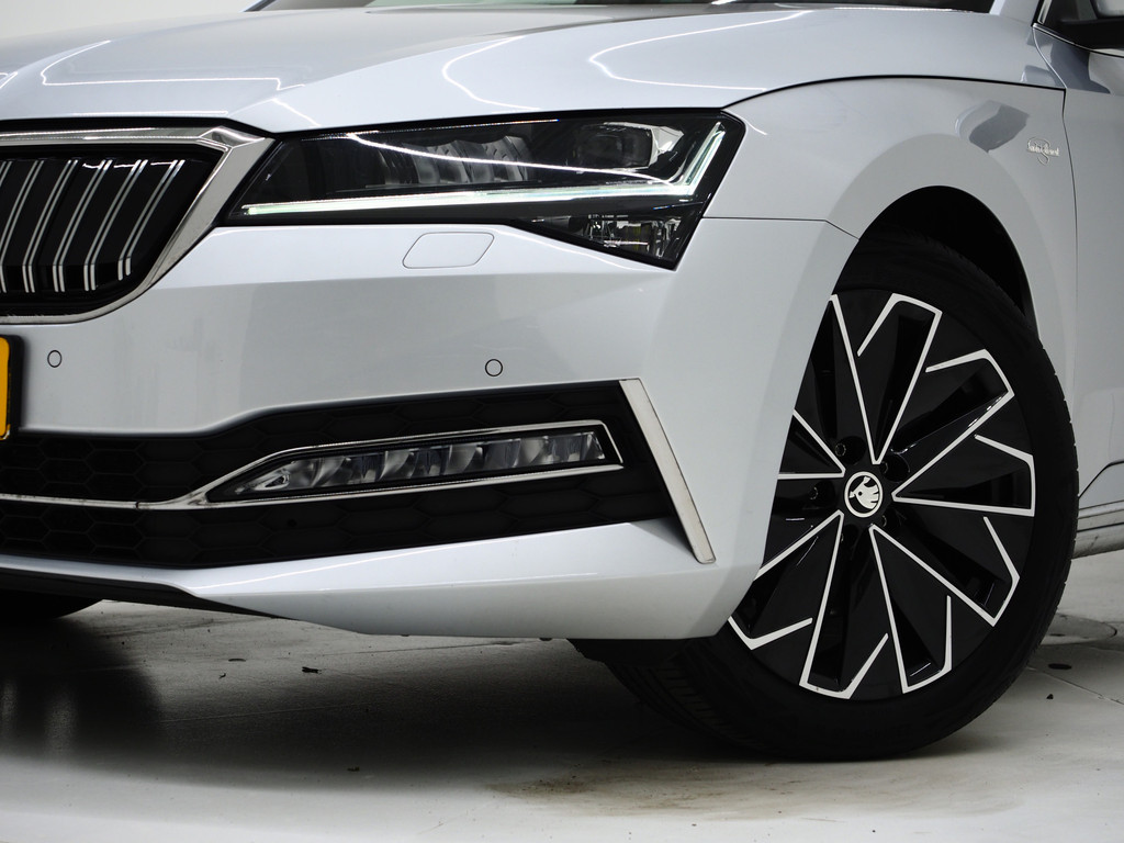 Škoda Superb Combi 1.4 TSI iV Laurin & Klement 5