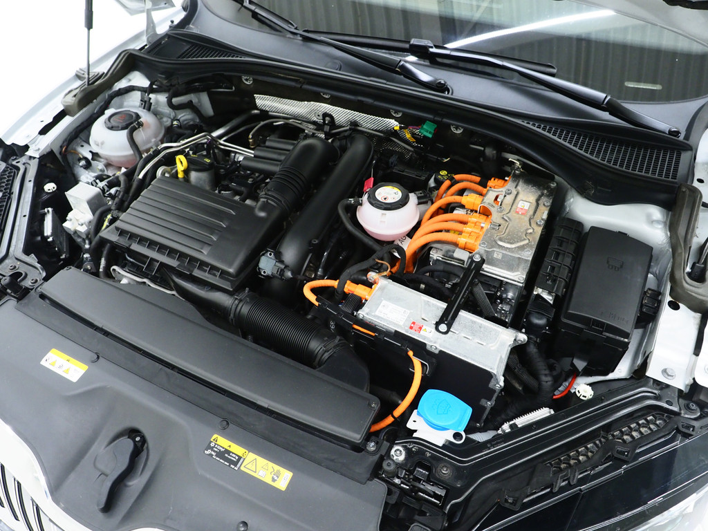 Škoda Superb Combi 1.4 TSI iV Laurin & Klement 50