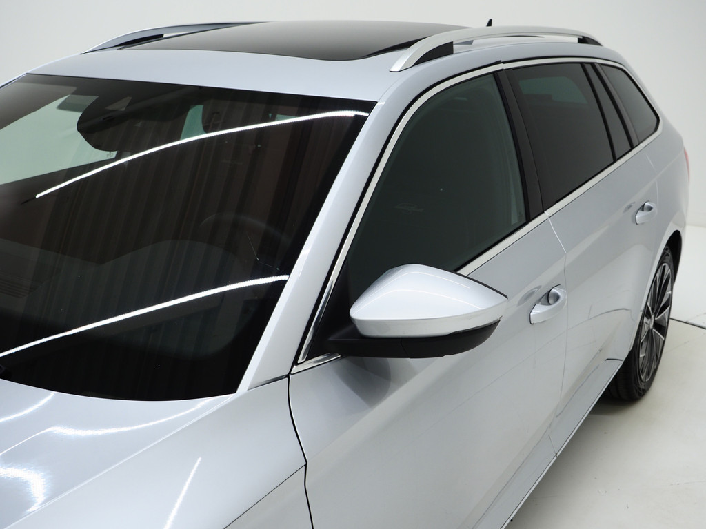 Škoda Superb Combi 1.4 TSI iV Laurin & Klement 56
