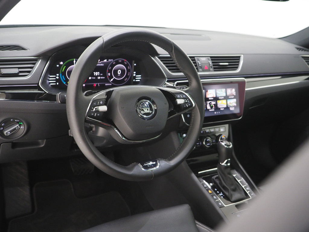 Škoda Superb Combi 1.4 TSI iV Laurin & Klement 61