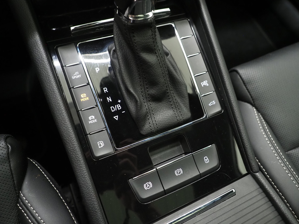 Škoda Superb Combi 1.4 TSI iV Laurin & Klement 80