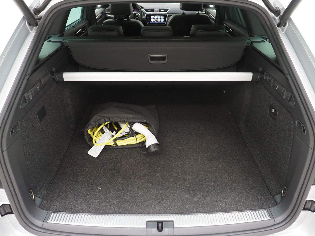 Škoda Superb Combi 1.4 TSI iV Laurin & Klement 86