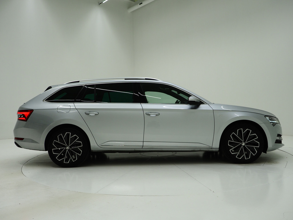 Škoda Superb Combi 1.4 TSI iV Laurin & Klement 9