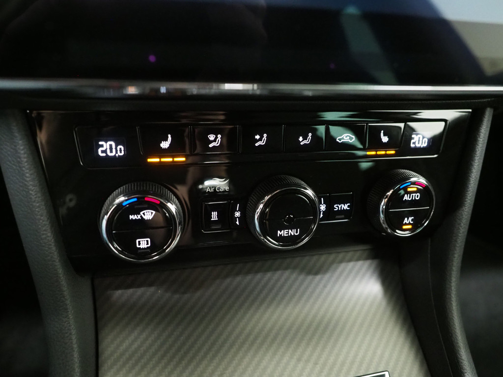 Škoda Superb Combi 1.4 TSI iV Sportline 33