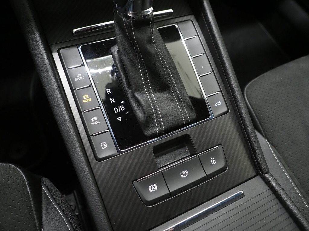Škoda Superb Combi 1.4 TSI iV Sportline 76