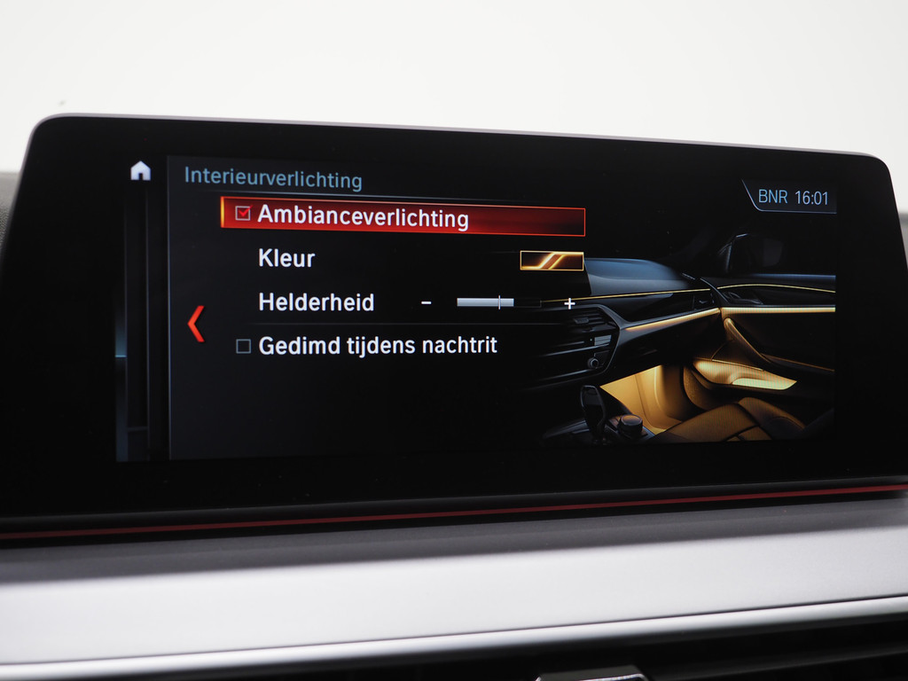 BMW 5 Serie Touring 520i Executive 73