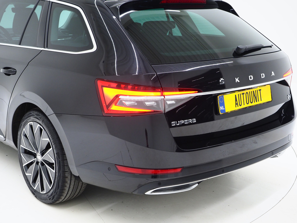Škoda Superb Combi 1.4 TSI iV Laurin & Klement 13