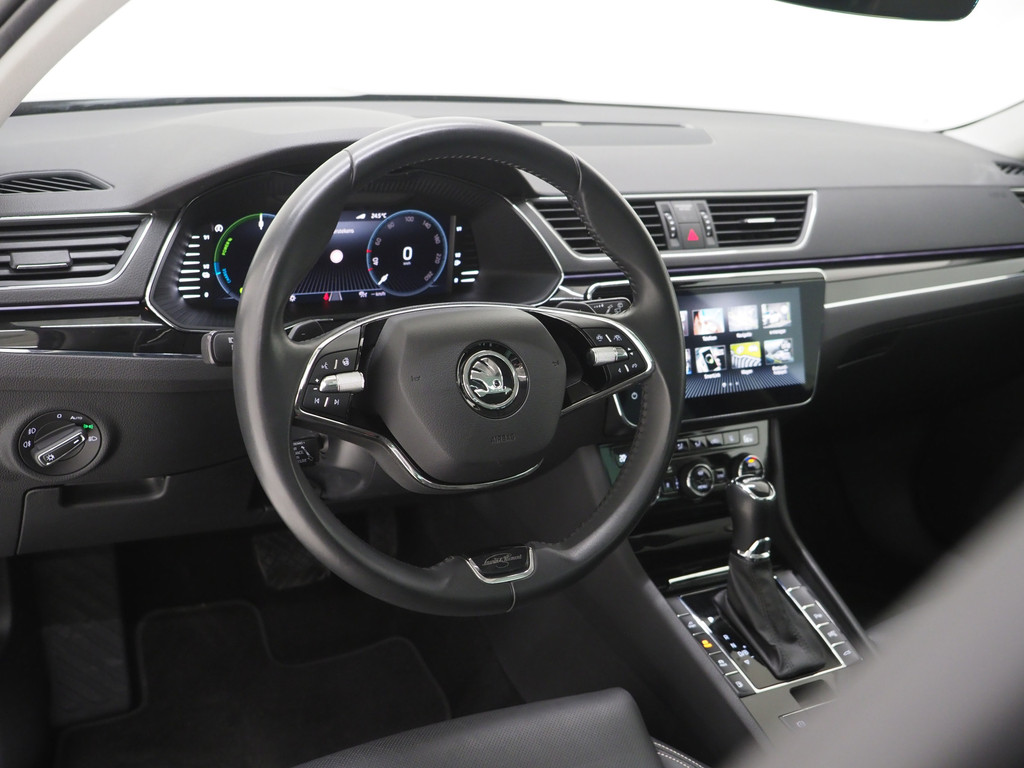 Škoda Superb Combi 1.4 TSI iV Laurin & Klement 64