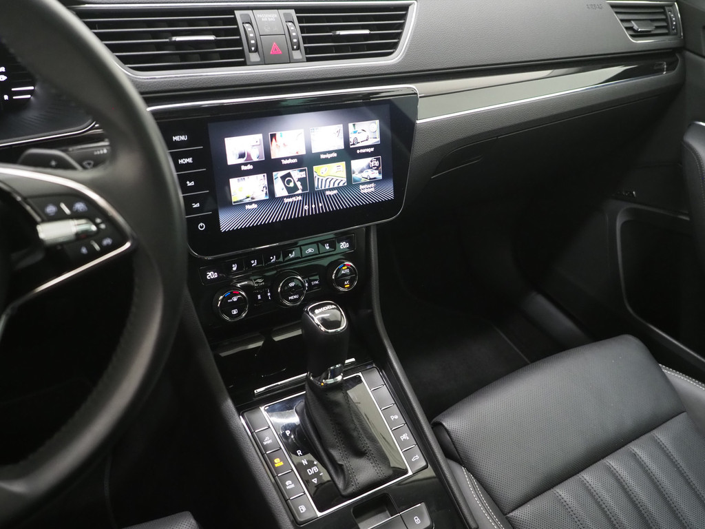 Škoda Superb Combi 1.4 TSI iV Laurin & Klement 84