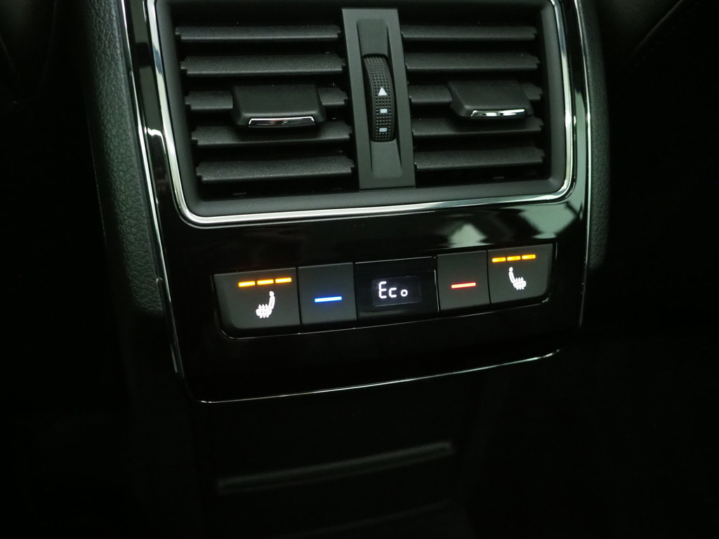 Škoda Superb Combi 1.4 TSI iV Laurin & Klement 86