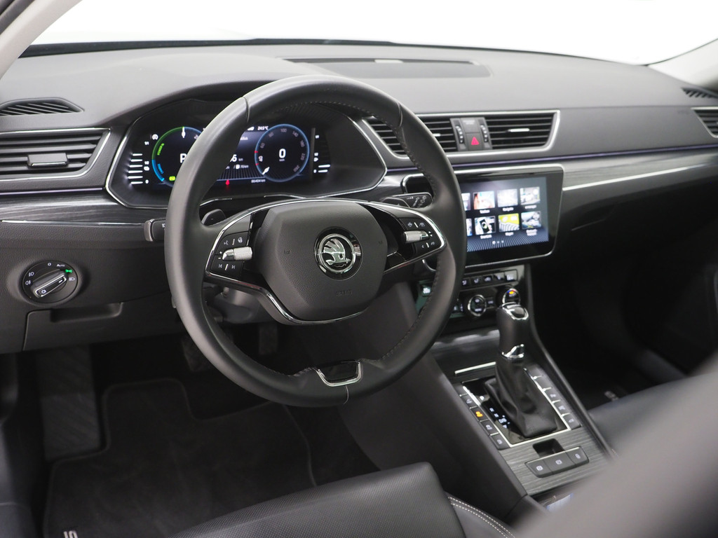 Škoda Superb Combi 1.4 TSI iV Style 17