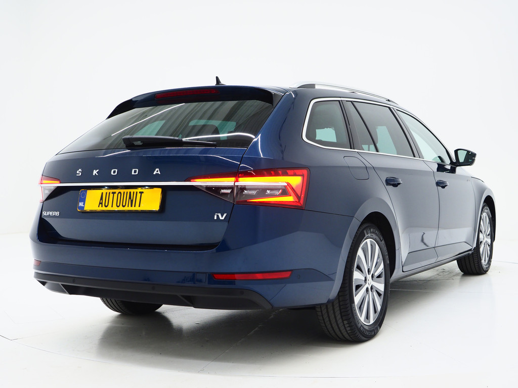 Škoda Superb Combi 1.4 TSI iV Style 8