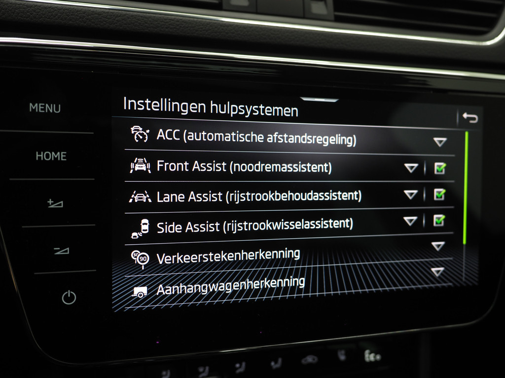 Škoda Superb Combi 1.4 TSI iV Laurin & Klement 32