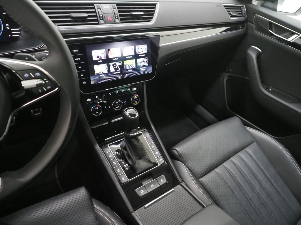Škoda Superb Combi 1.4 TSI iV Laurin & Klement 37