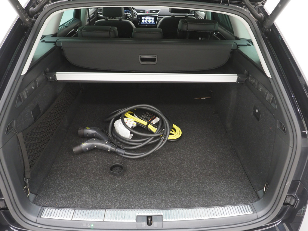 Škoda Superb Combi 1.4 TSI iV Laurin & Klement 43