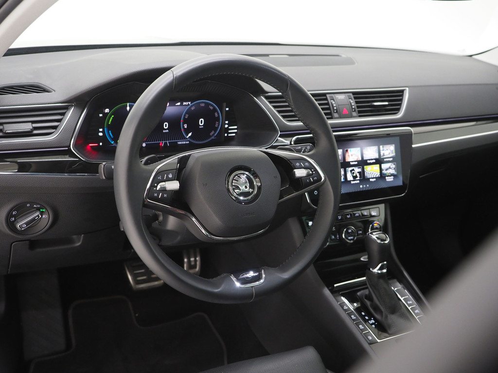 Škoda Superb Combi 1.4 TSI iV Laurin & Klement 64