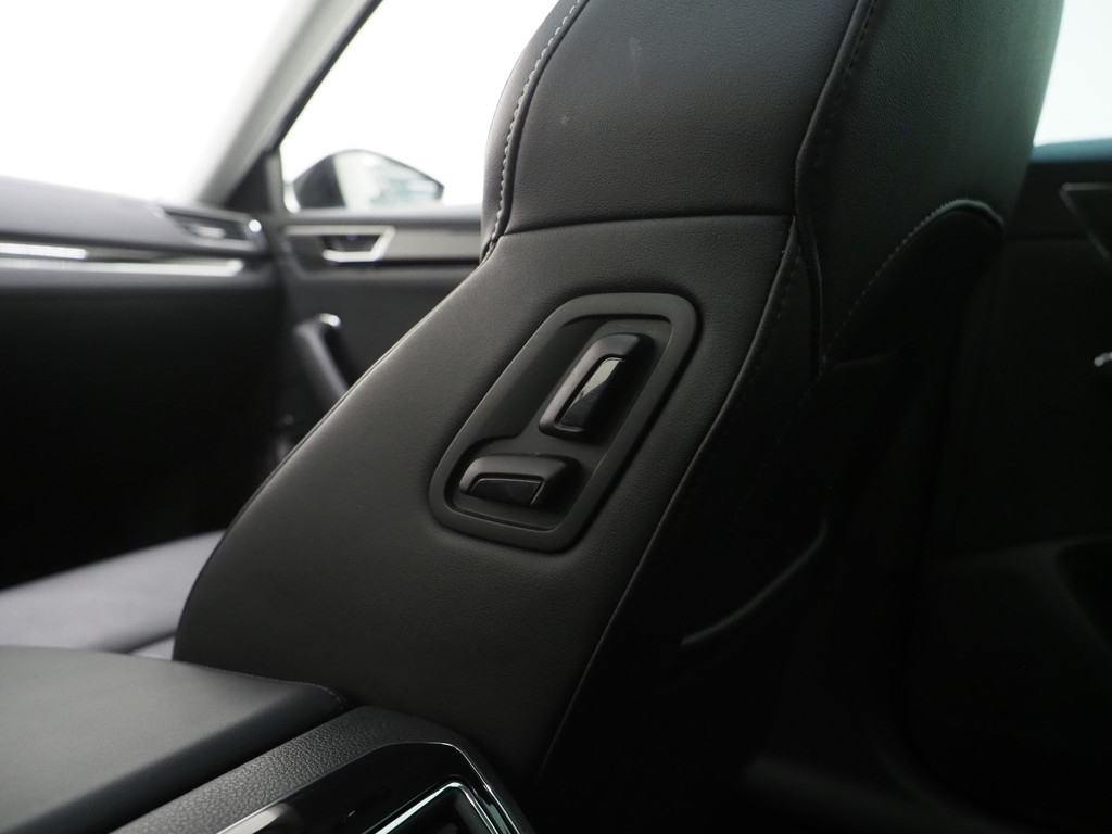 Škoda Superb Combi 1.4 TSI iV Laurin & Klement 85