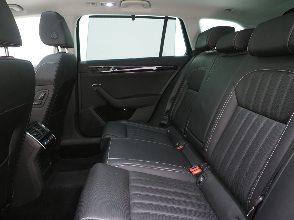 Škoda Superb Combi 1.4 TSI iV Laurin & Klement 88