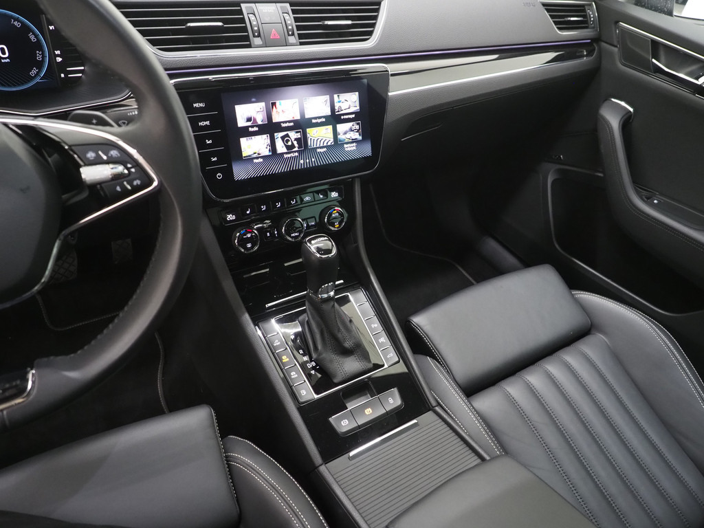 Škoda Superb Combi 1.4 TSI iV Laurin & Klement 38