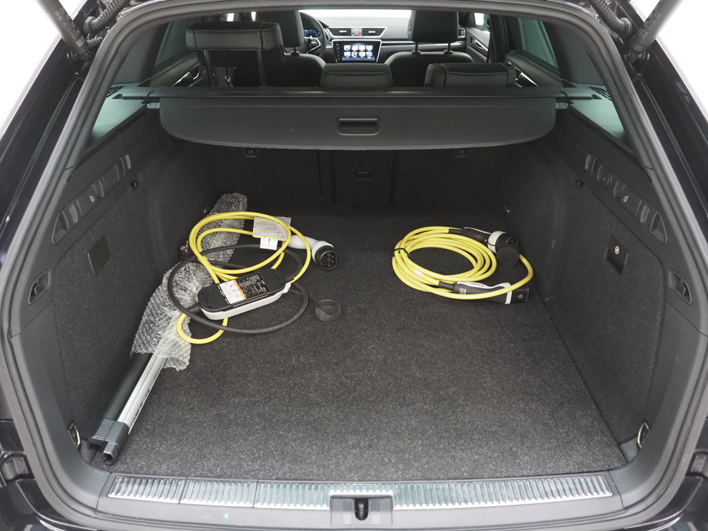 Škoda Superb Combi 1.4 TSI iV Laurin & Klement 43